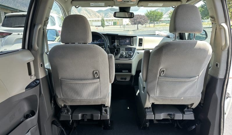 2019 Toyota Sienna LE |  VMI Northstar Infloor Wheelchair Conversion full