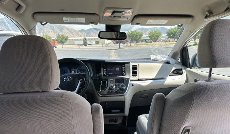 2019 Toyota Sienna LE |  VMI Northstar Infloor Wheelchair Conversion full