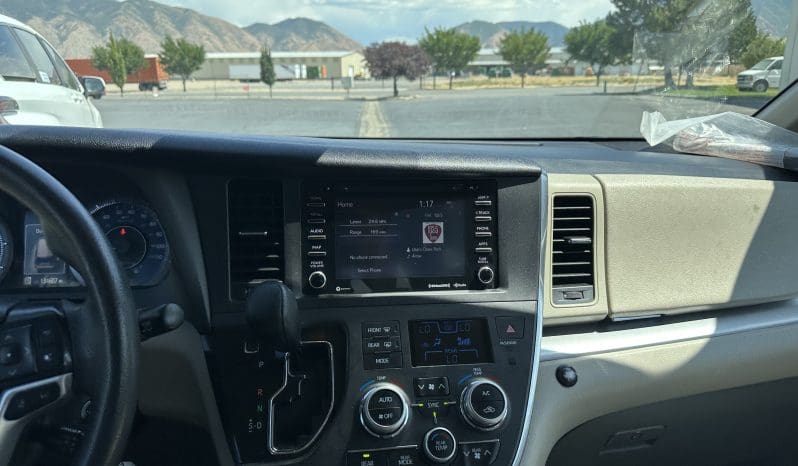 2019 Toyota Sienna LE |  VMI Northstar Infloor Wheelchair Conversion full