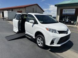 2019 Toyota Sienna LE |  VMI Northstar Infloor Wheelchair Conversion