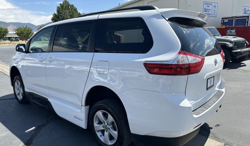 2019 Toyota Sienna LE |  VMI Northstar Infloor Wheelchair Conversion full