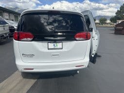 2022 Chrysler Voyager LX  | NEW BraunAbility Companion Van Manual Side Entry Wheelchair Conversion full