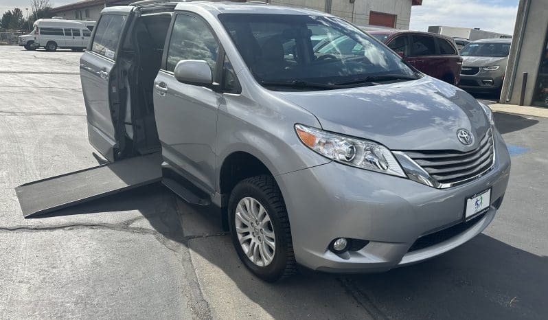 2017 Toyota Sienna XLE |  VMI Northstar Infloor Wheelchair Conversion full