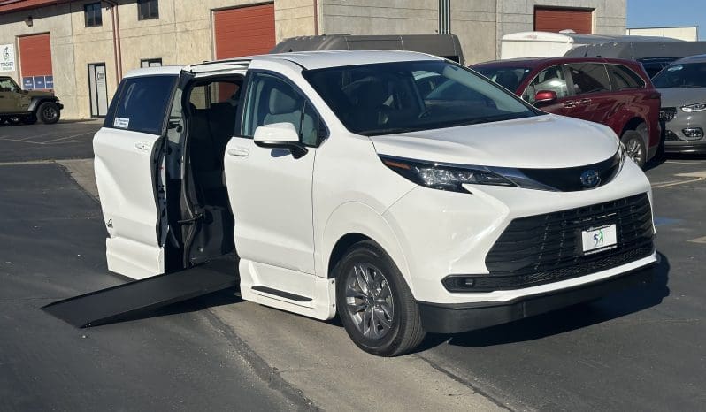 2023 Toyota Sienna Hybrid LE |  Vantage Mobility Northstar Wheelchair Accessible Conversion full
