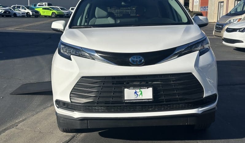 2023 Toyota Sienna Hybrid LE |  Vantage Mobility Northstar Wheelchair Accessible Conversion full