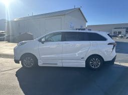 2023 Toyota Sienna Hybrid LE |  Vantage Mobility Northstar Wheelchair Accessible Conversion full
