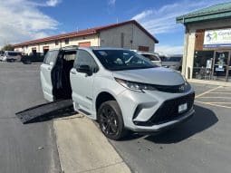 2025 Toyota Sienna Hybrid XSE Plus |  BraunAbility Side-Entry Foldout XT Power Ramp full