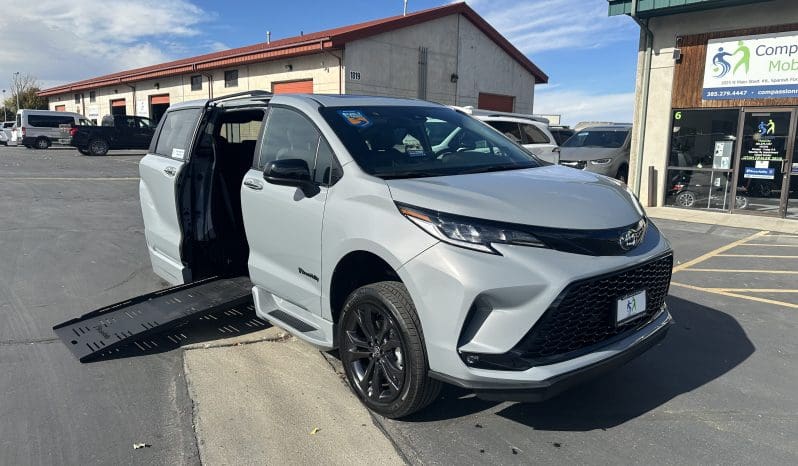 2025 Toyota Sienna Hybrid XSE Plus |  BraunAbility Side-Entry Foldout XT Power Ramp full