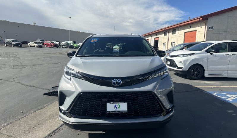 2025 Toyota Sienna Hybrid XSE Plus |  BraunAbility Side-Entry Foldout XT Power Ramp full