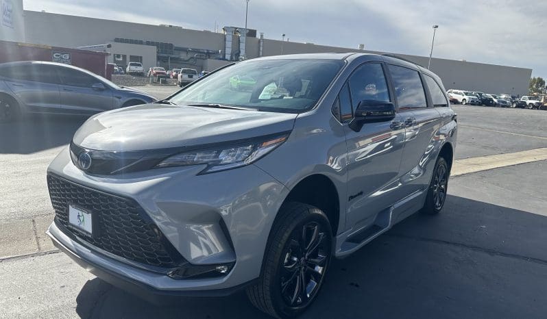 2025 Toyota Sienna Hybrid XSE Plus |  BraunAbility Side-Entry Foldout XT Power Ramp full