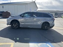 2025 Toyota Sienna Hybrid XSE Plus |  BraunAbility Side-Entry Foldout XT Power Ramp full