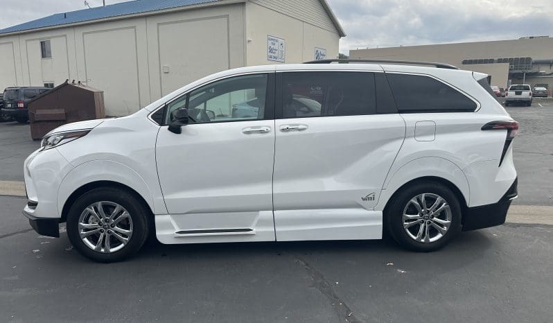 2023 Toyota Sienna Hybrid XSE PLUS AWD |  Vantage Mobility Northstar Wheelchair Accessible Conversion full