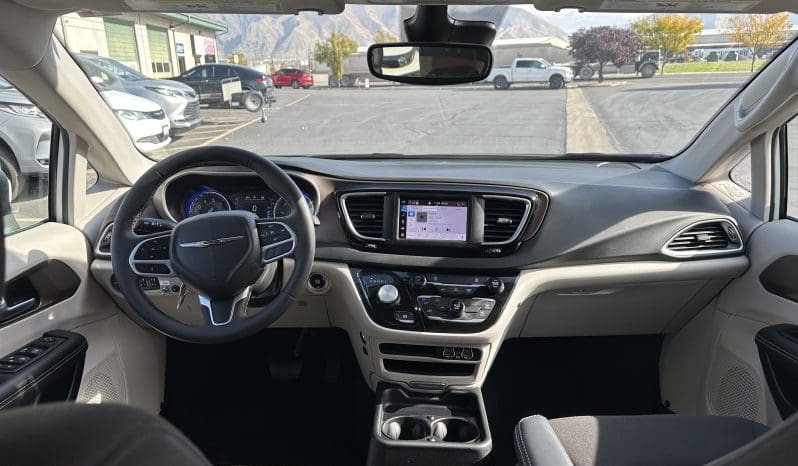 2024 Chrysler Voyager LX  | Rollx Power Infloor Side Entry Wheelchair Conversion full