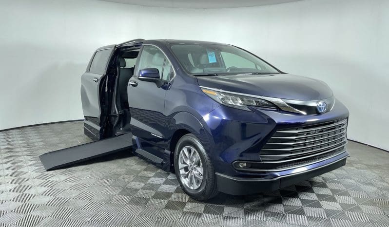 2025 Toyota Sienna Hybrid XLE Plus AWD |  Vantage Mobility Northstar Wheelchair Accessible Conversion full