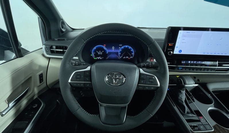 2025 Toyota Sienna Hybrid Platinum AWD |  Vantage Mobility Northstar Power Infloor Wheelchair Accessible Conversion full