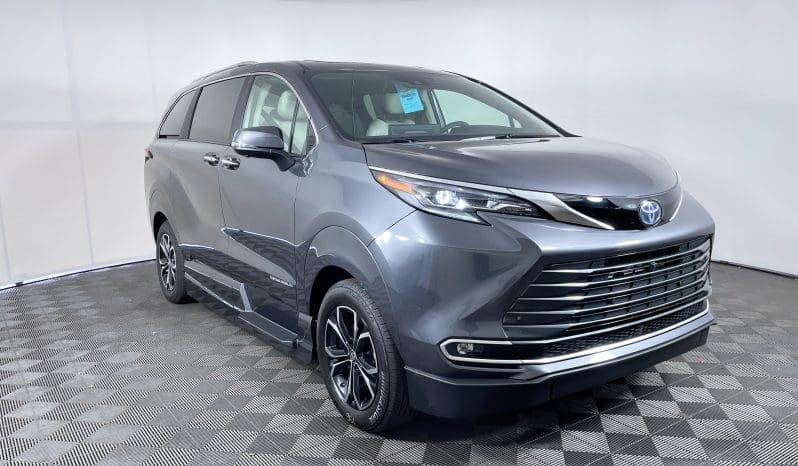 2025 Toyota Sienna Hybrid Platinum AWD |  Vantage Mobility Northstar Power Infloor Wheelchair Accessible Conversion full