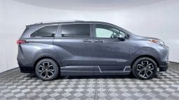 2025 Toyota Sienna Hybrid Platinum AWD |  Vantage Mobility Northstar Power Infloor Wheelchair Accessible Conversion full