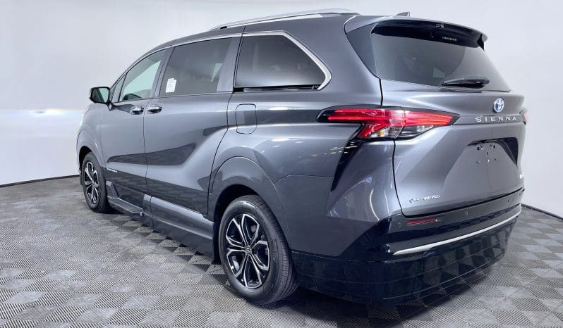 2025 Toyota Sienna Hybrid Platinum AWD |  Vantage Mobility Northstar Power Infloor Wheelchair Accessible Conversion full