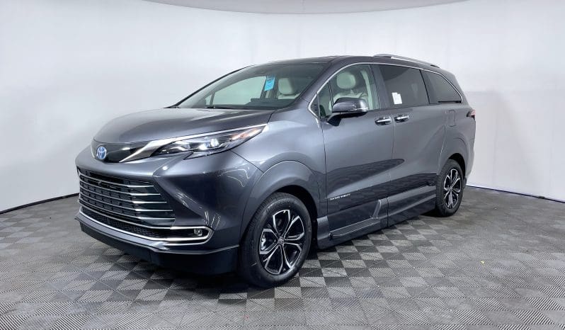 2025 Toyota Sienna Hybrid Platinum AWD |  Vantage Mobility Northstar Power Infloor Wheelchair Accessible Conversion full