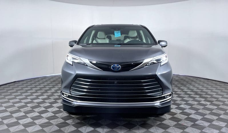 2025 Toyota Sienna Hybrid Platinum AWD |  Vantage Mobility Northstar Power Infloor Wheelchair Accessible Conversion full