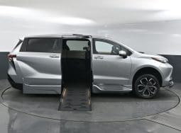 2025 Toyota Sienna Hybrid Platinum  |  BraunAbility XT Fold Out Wheelchair Accessible Conversion full